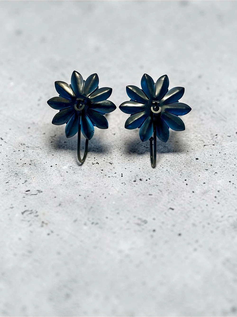 Distressed blue & white flower wall hooks, typically styled as layered dahlias - Picture 3 of 3